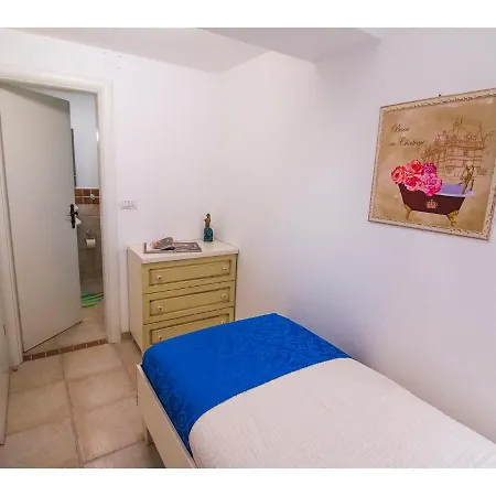 Stunning 7-Bed Villa In Maslinica With Pool *
